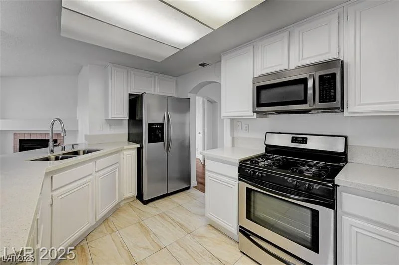 9529 Shallow Brook, Las Vegas, NV 89117
