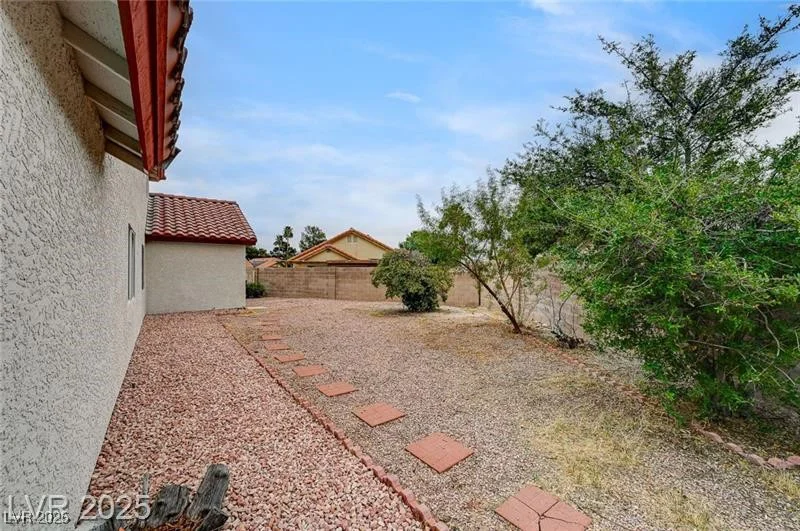 9529 Shallow Brook, Las Vegas, NV 89117