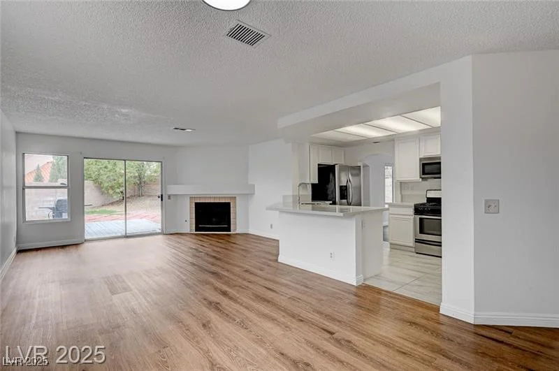 9529 Shallow Brook, Las Vegas, NV 89117