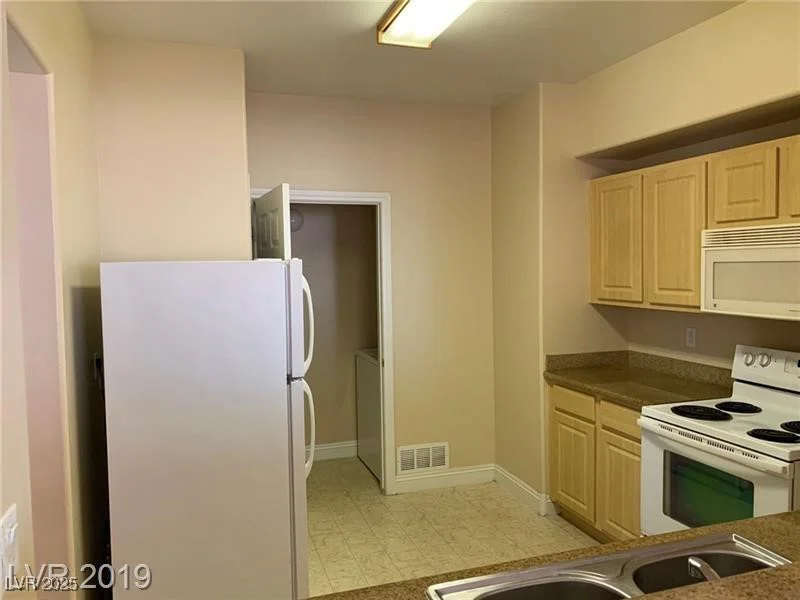 8000 Badura, Las Vegas, NV 89113