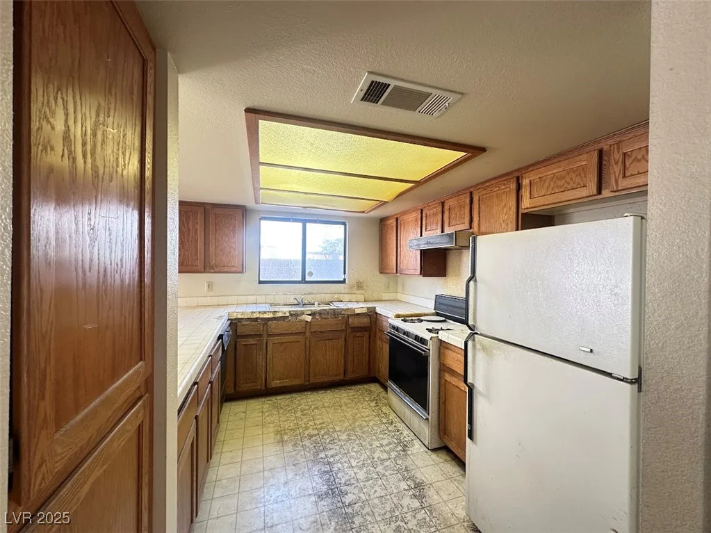 9504 Cliff View, Las Vegas, NV 89117