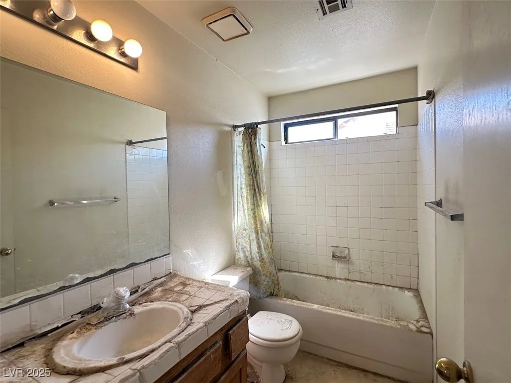 9504 Cliff View, Las Vegas, NV 89117