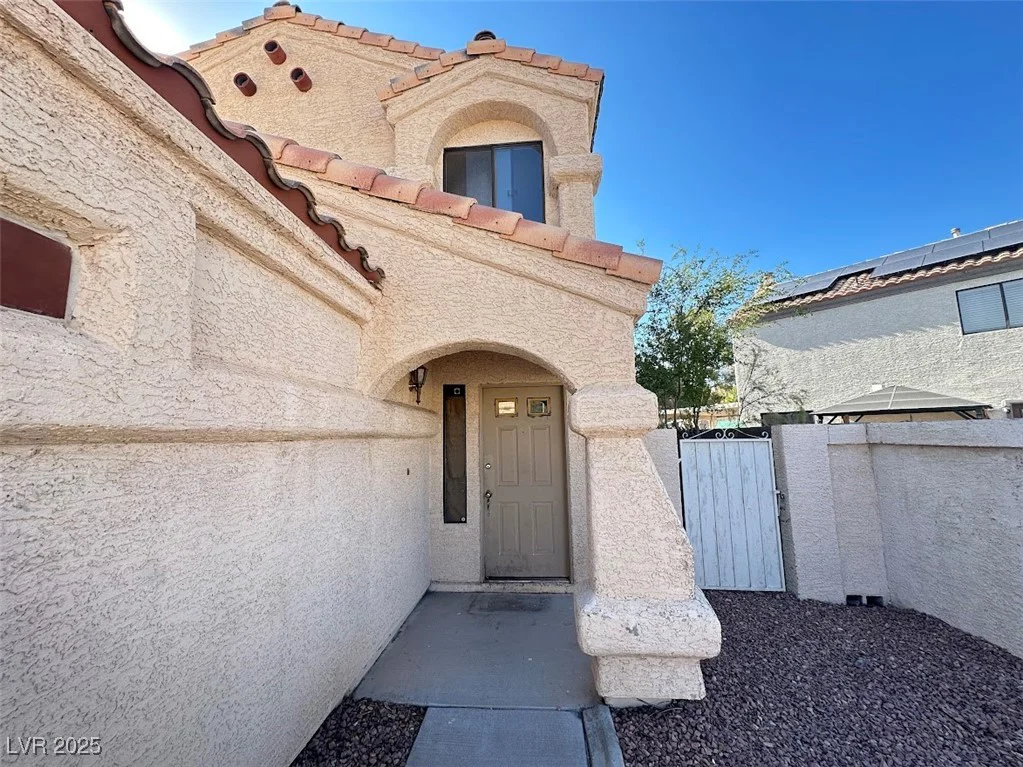9504 Cliff View, Las Vegas, NV 89117