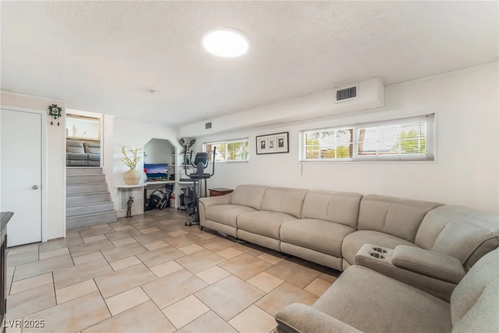 6257 Hobart, Las Vegas, NV 89107