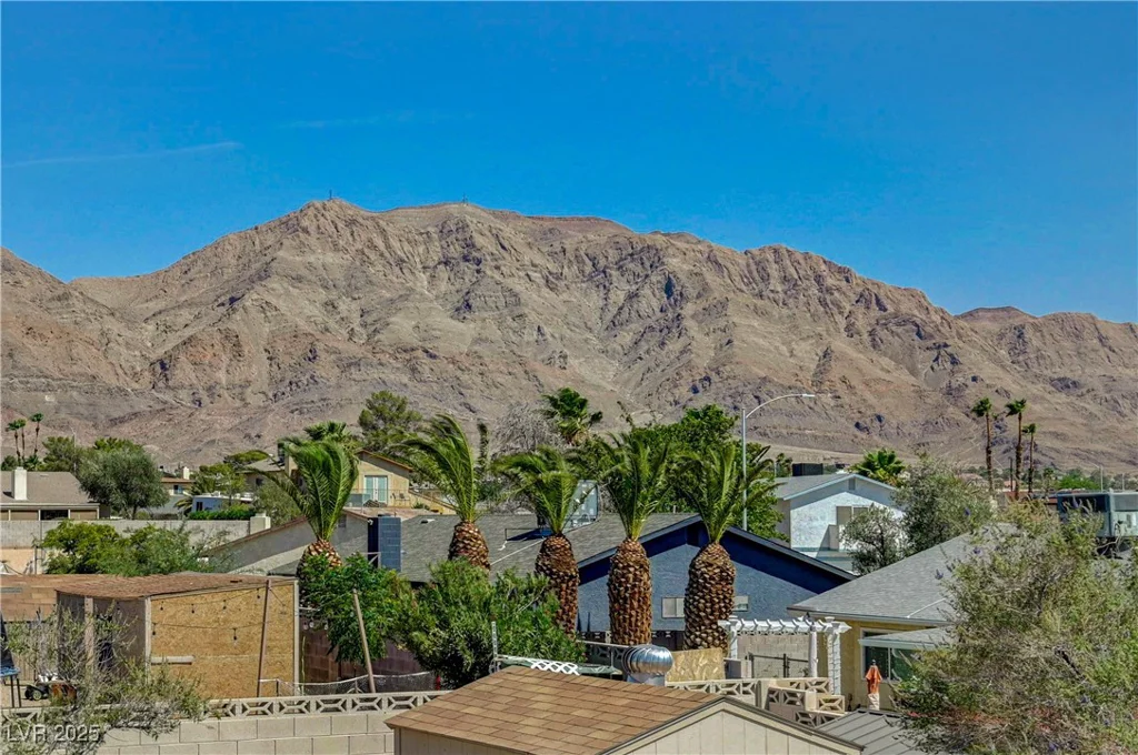 6235 Adenmoor, Las Vegas, NV 89156