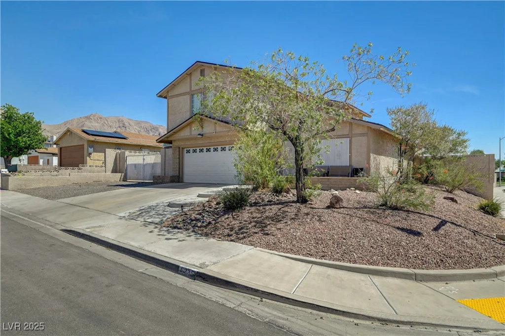 6235 Adenmoor, Las Vegas, NV 89156