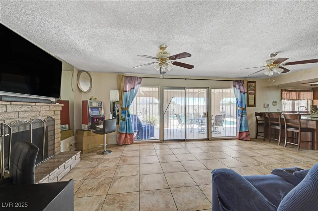 6235 Adenmoor, Las Vegas, NV 89156