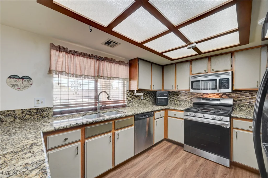 6235 Adenmoor, Las Vegas, NV 89156