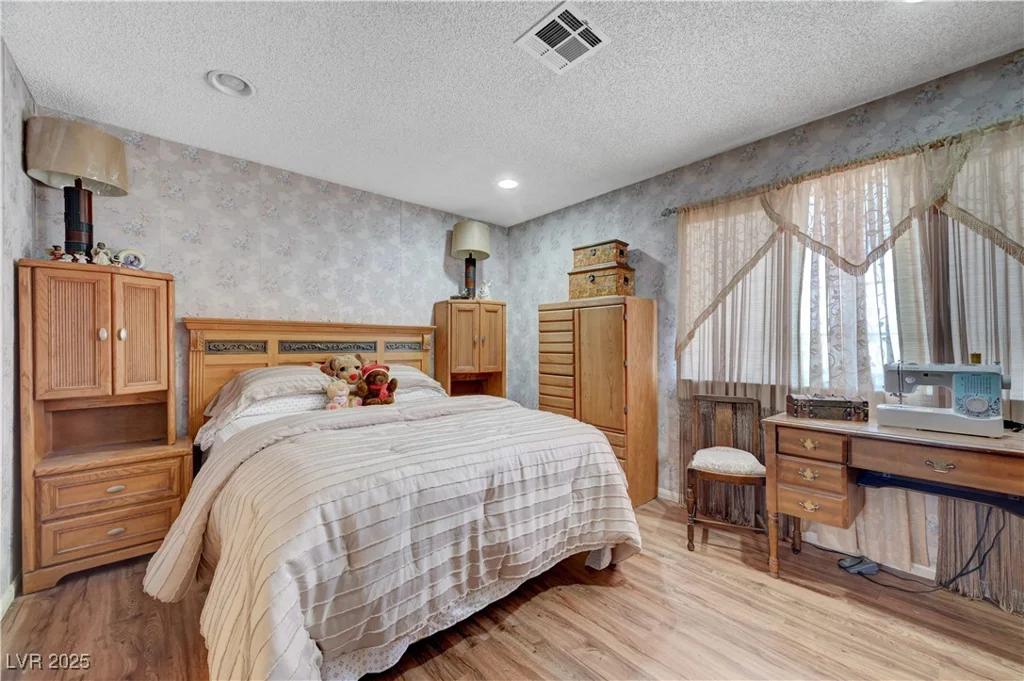 6235 Adenmoor, Las Vegas, NV 89156