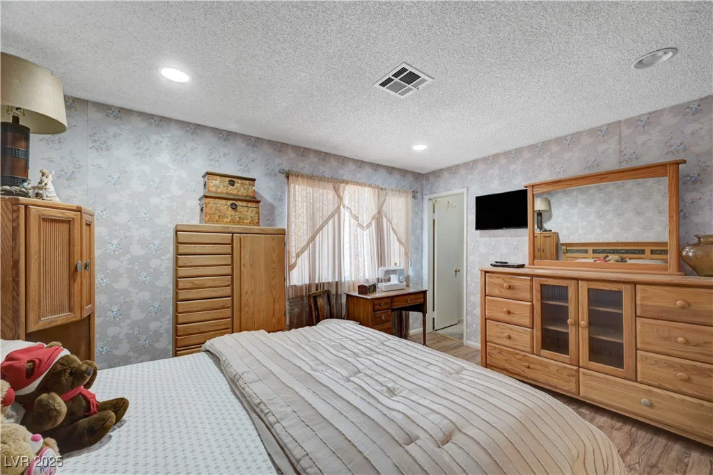 6235 Adenmoor, Las Vegas, NV 89156