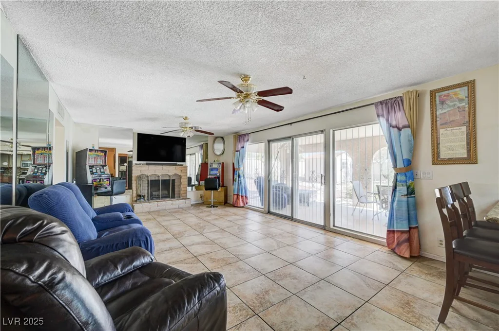 6235 Adenmoor, Las Vegas, NV 89156