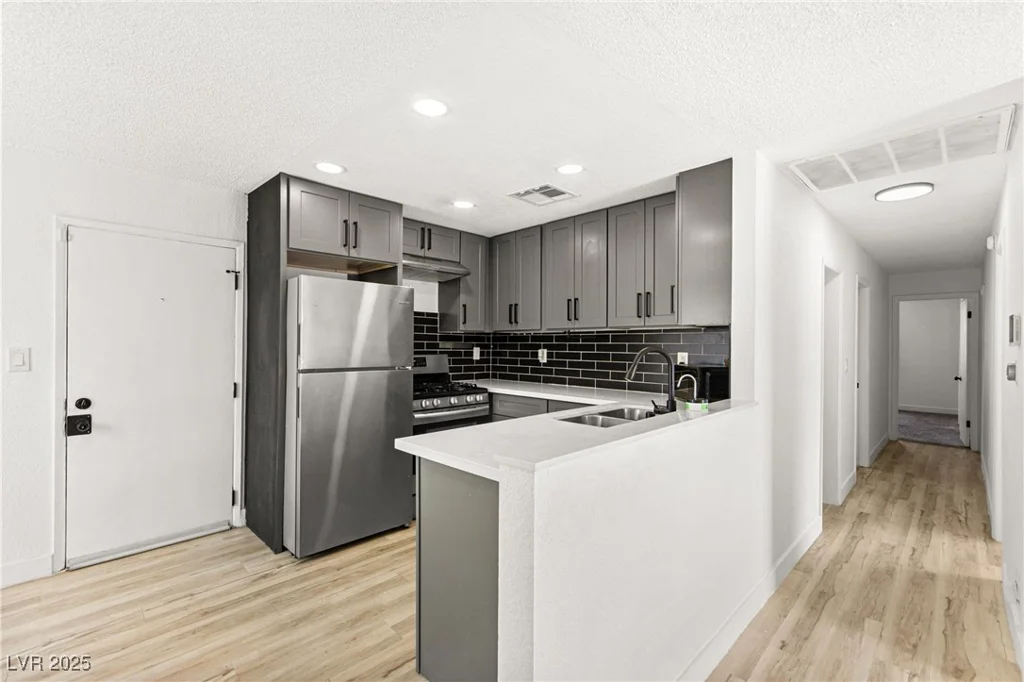 1409 Ardmore, Las Vegas, NV 89104