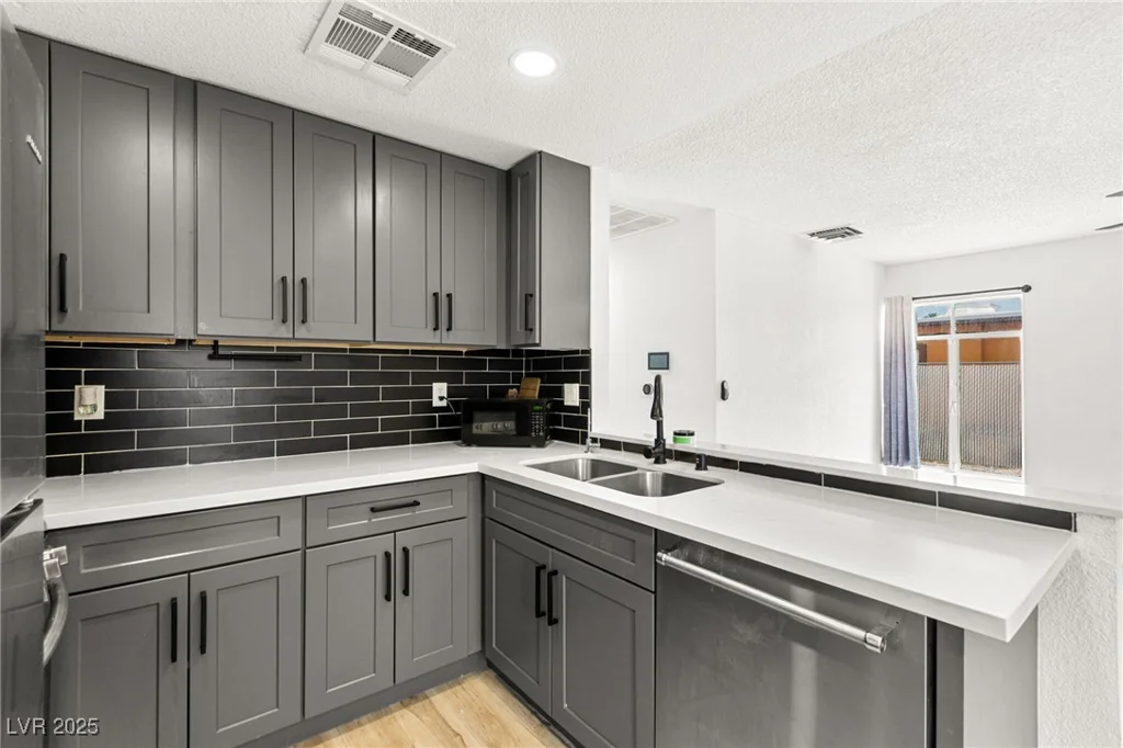 1409 Ardmore, Las Vegas, NV 89104