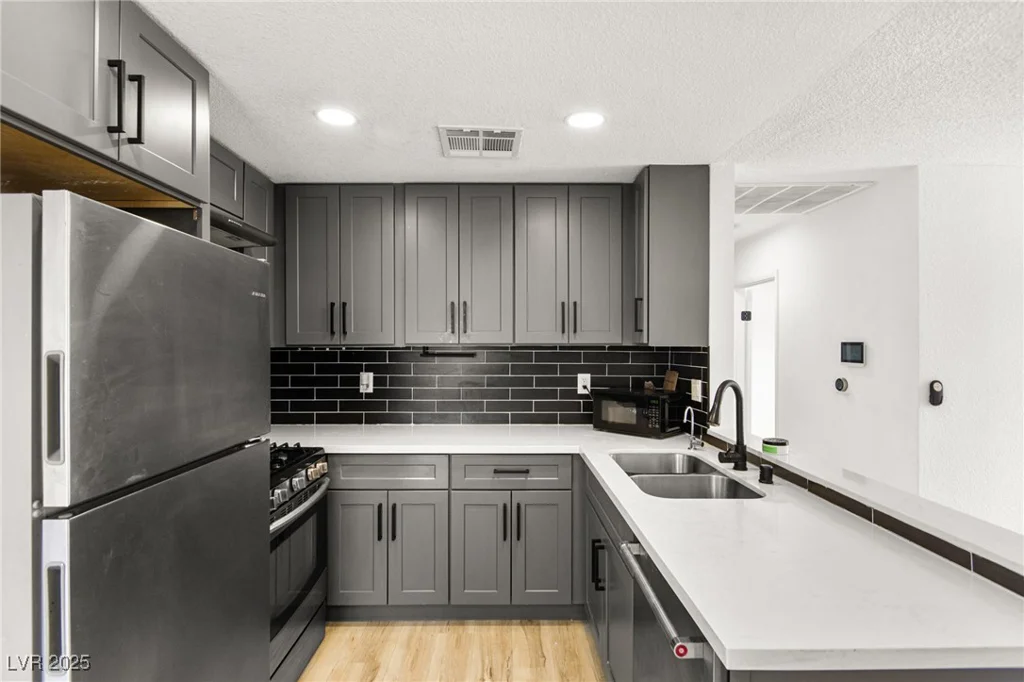 1409 Ardmore, Las Vegas, NV 89104