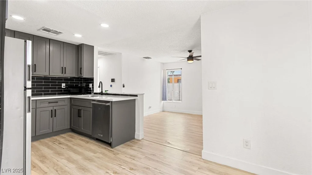 1409 Ardmore, Las Vegas, NV 89104