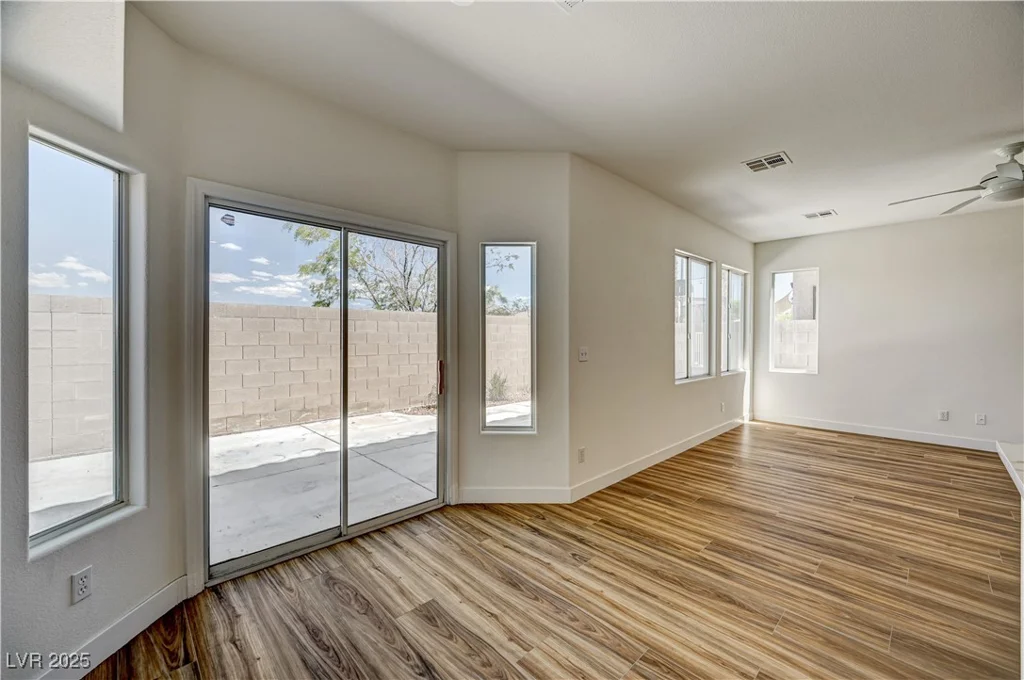 7828 Ithaca Falls, Las Vegas, NV 89149