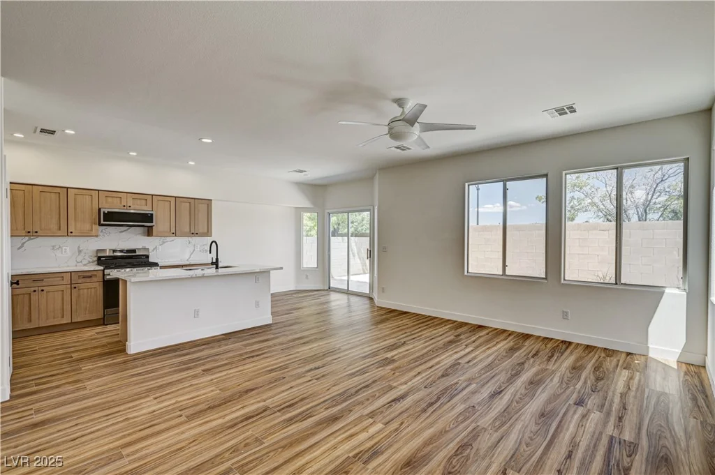 7828 Ithaca Falls, Las Vegas, NV 89149