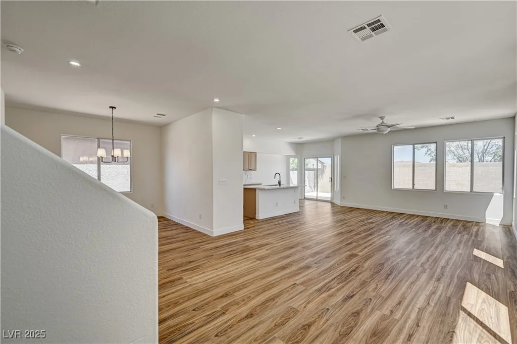 7828 Ithaca Falls, Las Vegas, NV 89149