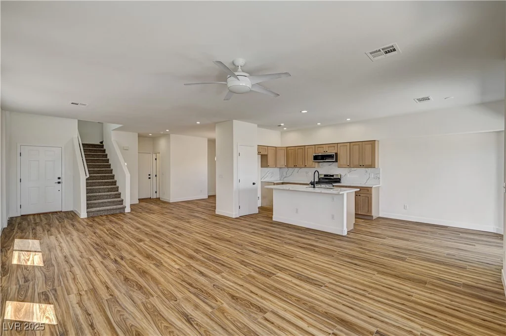 7828 Ithaca Falls, Las Vegas, NV 89149