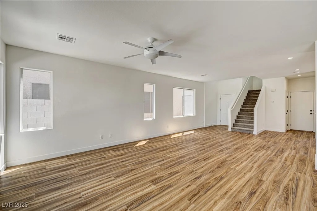 7828 Ithaca Falls, Las Vegas, NV 89149