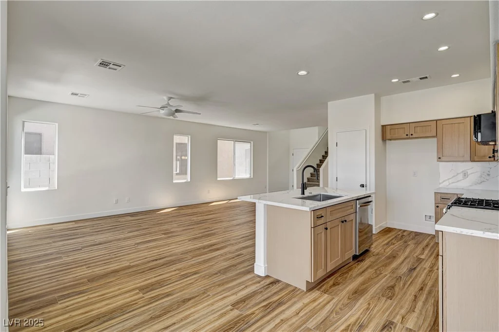 7828 Ithaca Falls, Las Vegas, NV 89149