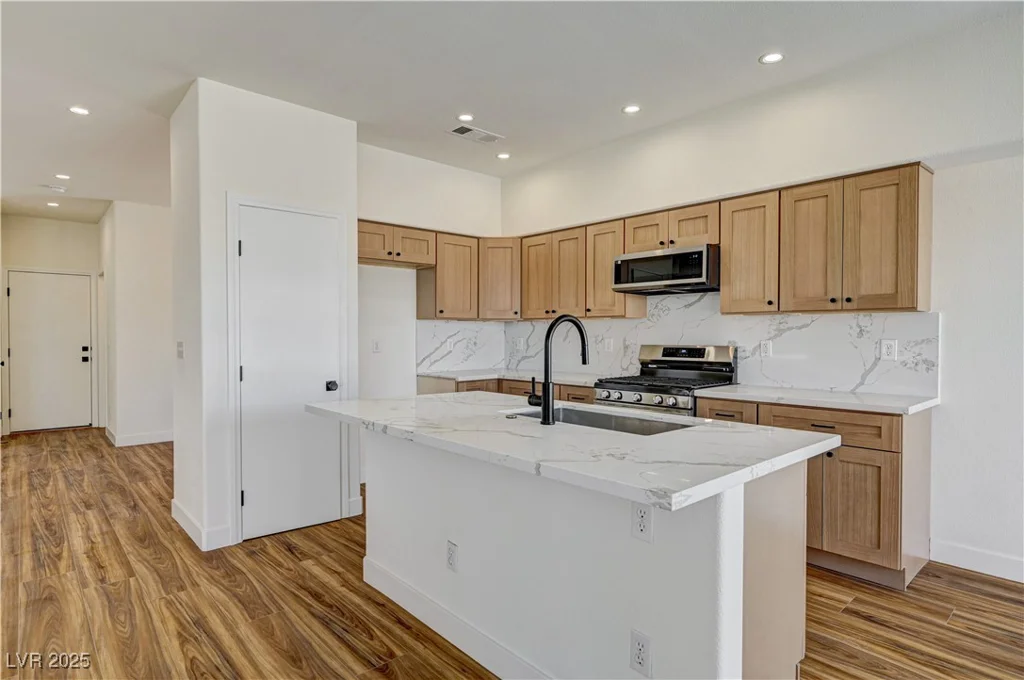 7828 Ithaca Falls, Las Vegas, NV 89149