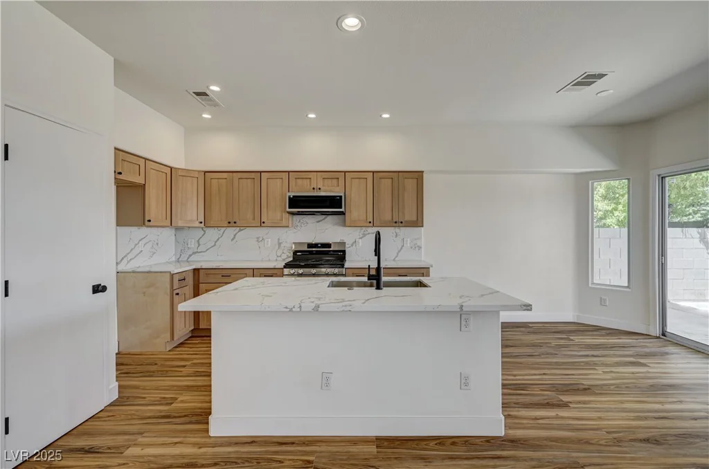 7828 Ithaca Falls, Las Vegas, NV 89149