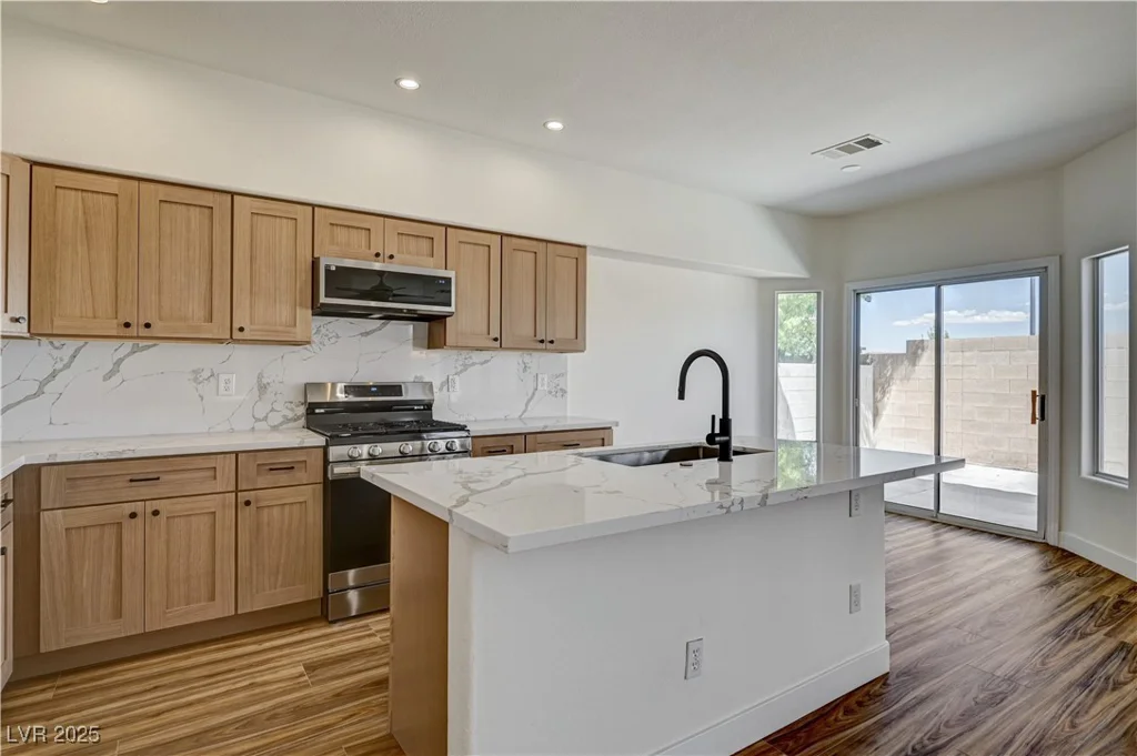7828 Ithaca Falls, Las Vegas, NV 89149