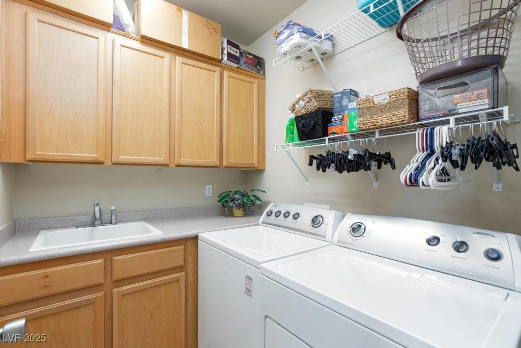 7816 Glowing Peak, Las Vegas, NV 89131