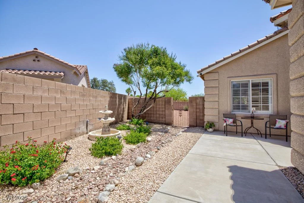 7816 Glowing Peak, Las Vegas, NV 89131