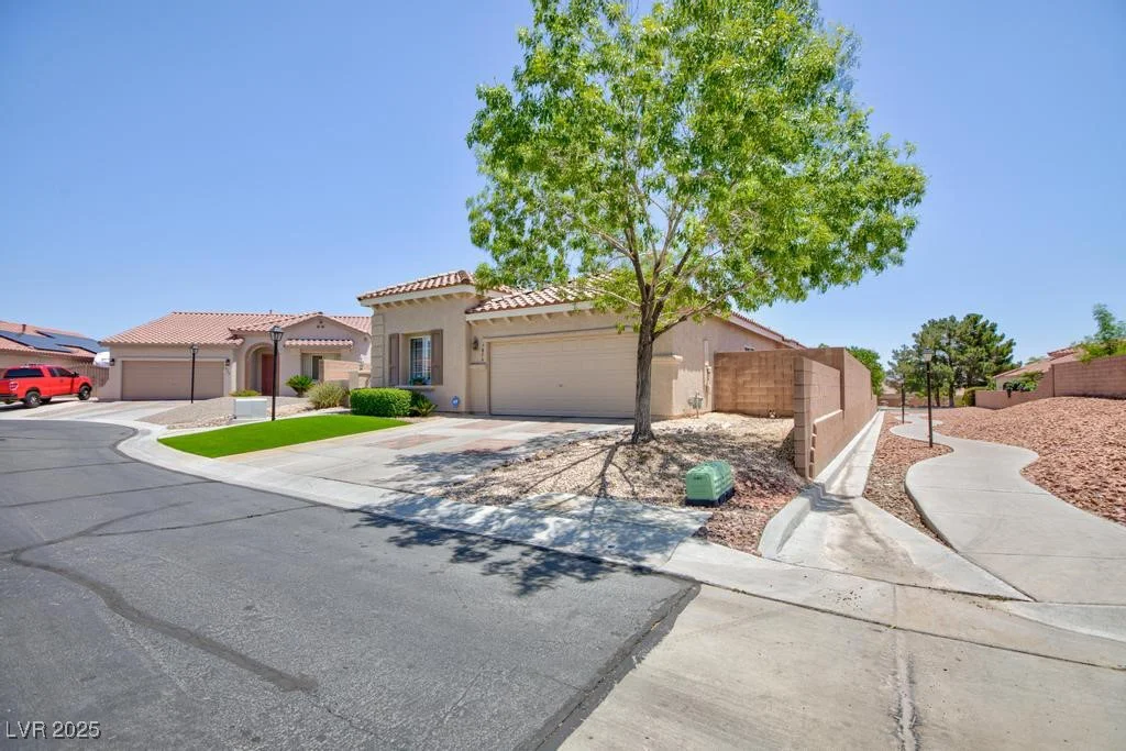 7816 Glowing Peak, Las Vegas, NV 89131