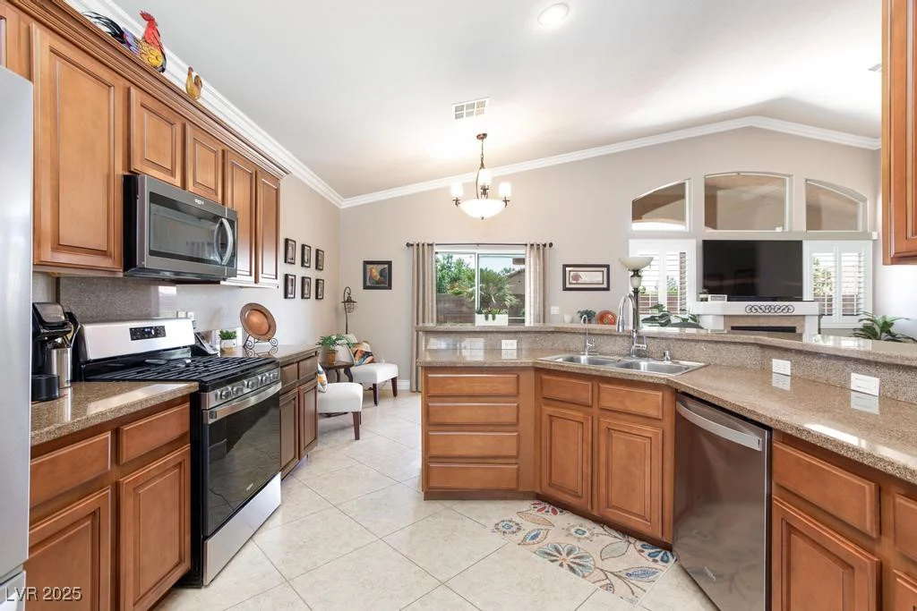 7816 Glowing Peak, Las Vegas, NV 89131
