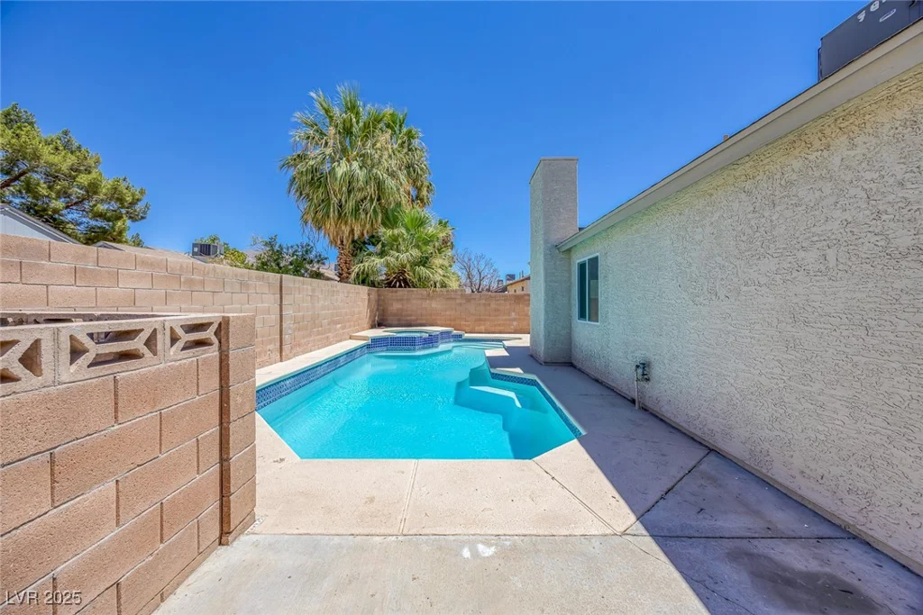 5610 Ballinger, Las Vegas, NV 89142