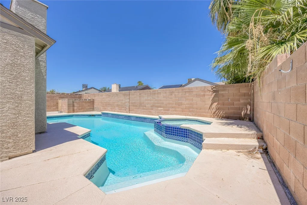 5610 Ballinger, Las Vegas, NV 89142