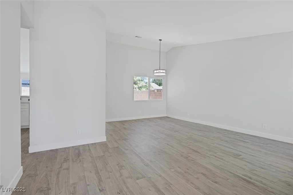 5610 Ballinger, Las Vegas, NV 89142