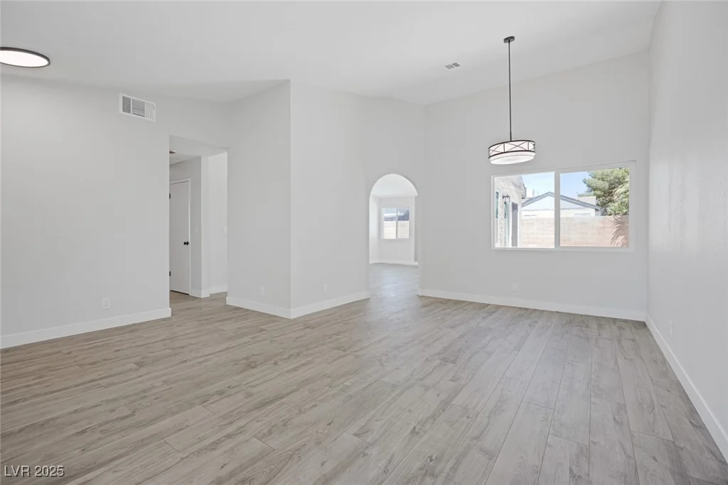 5610 Ballinger, Las Vegas, NV 89142