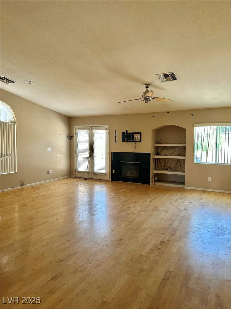 2124 Meadow Green, North Las Vegas, NV 89031