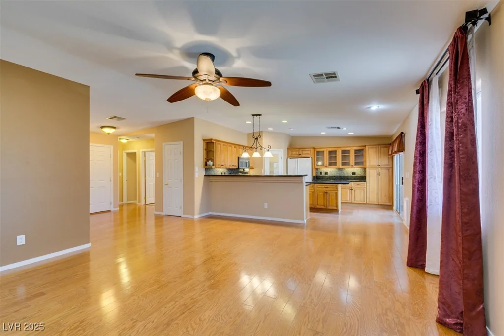 8219 Alameda Falls, Las Vegas, NV 89131