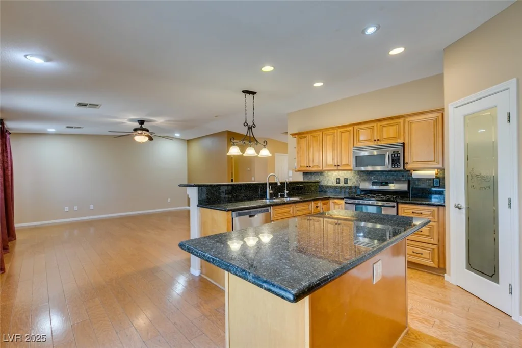 8219 Alameda Falls, Las Vegas, NV 89131