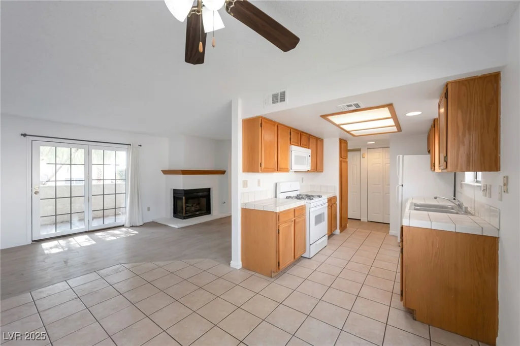 101 Luna, Las Vegas, NV 89145
