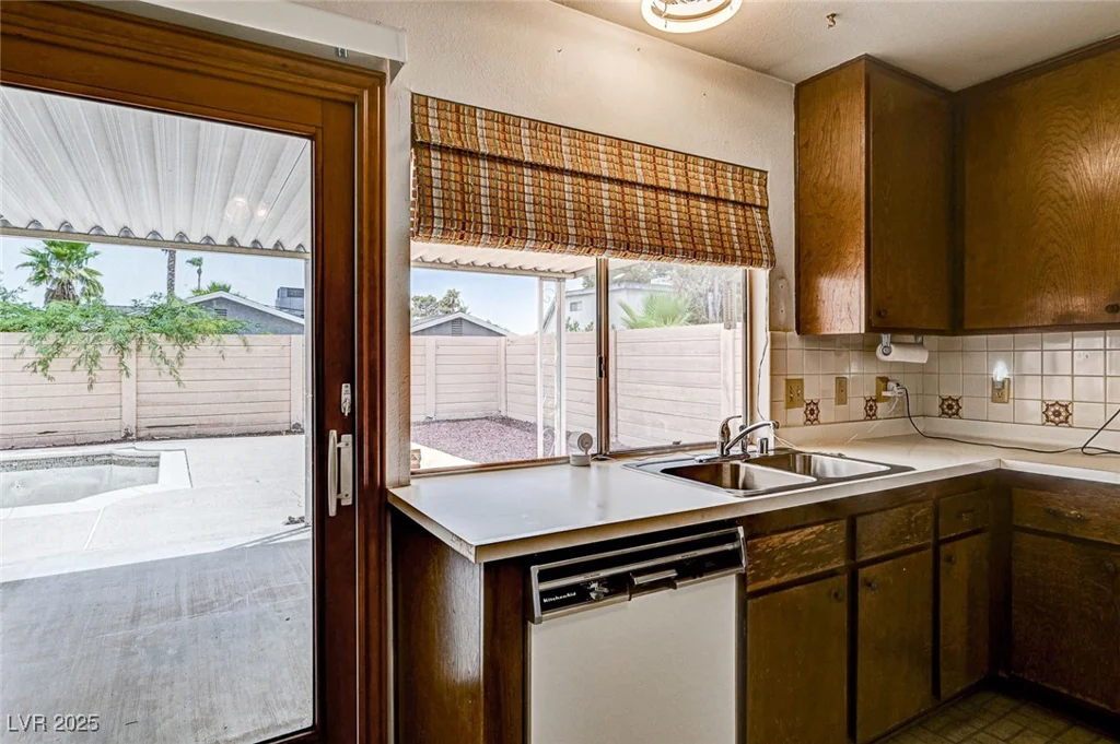 4356 Cloverhill, Las Vegas, NV 89147