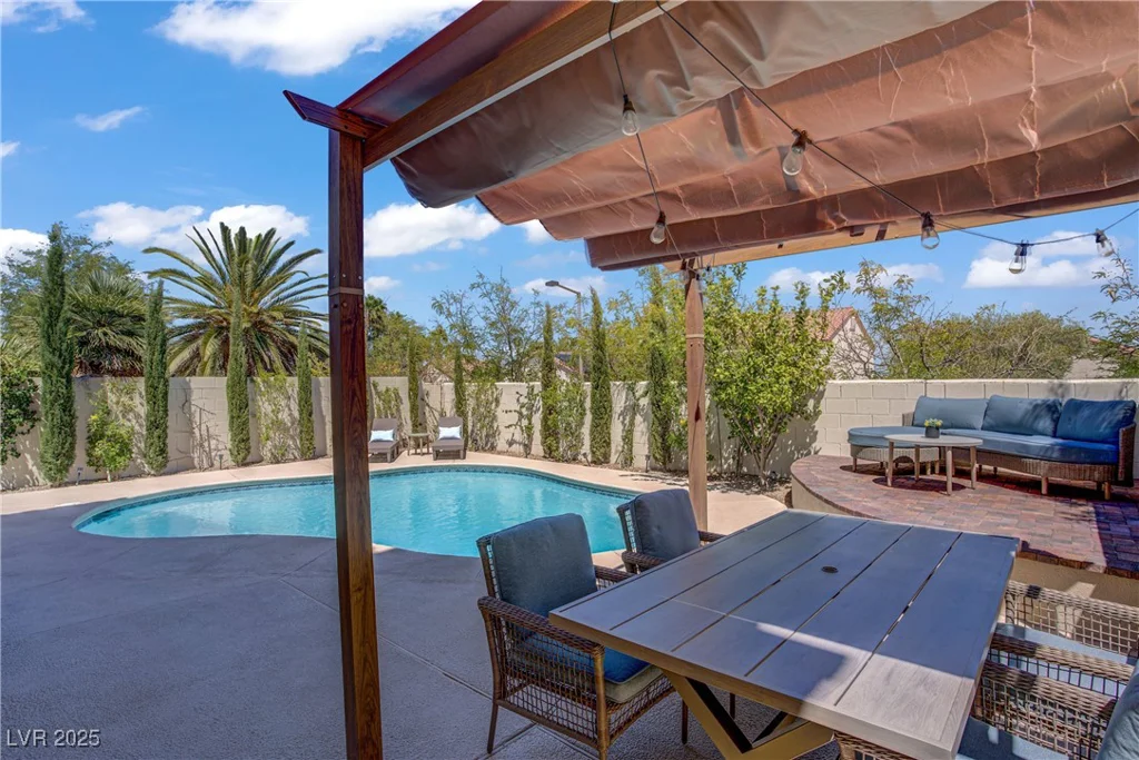 1616 Royal Canyon, Las Vegas, NV 89128