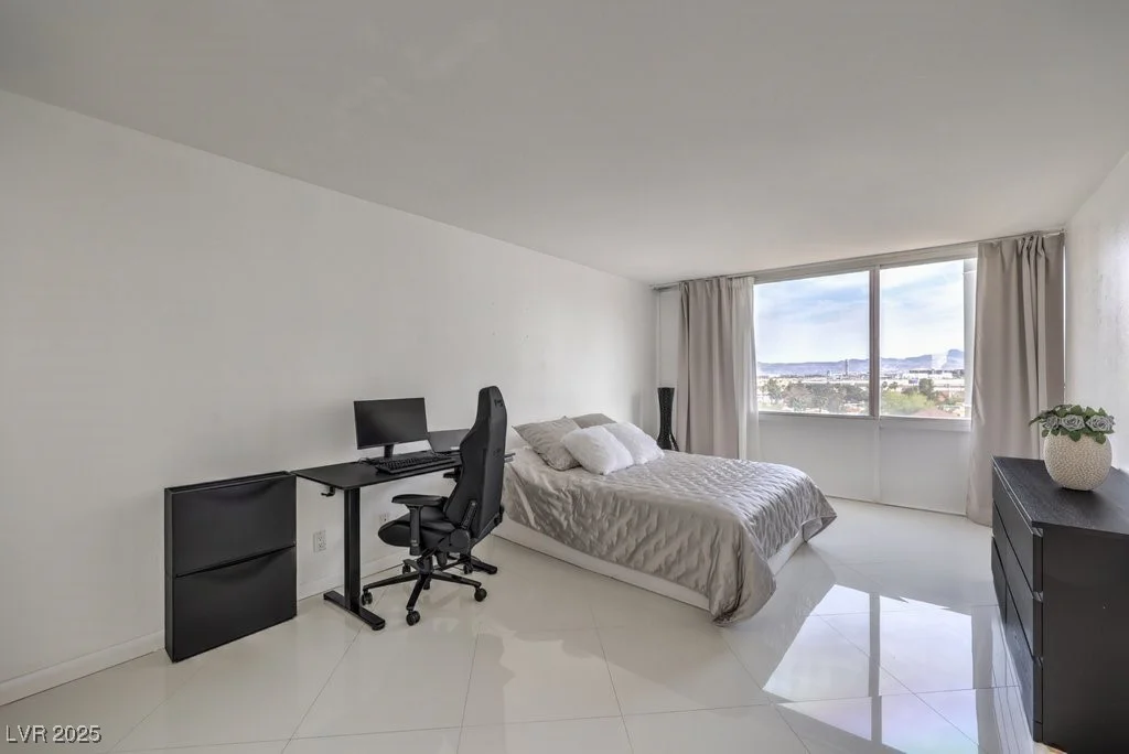 205 Harmon, Las Vegas, NV 89169