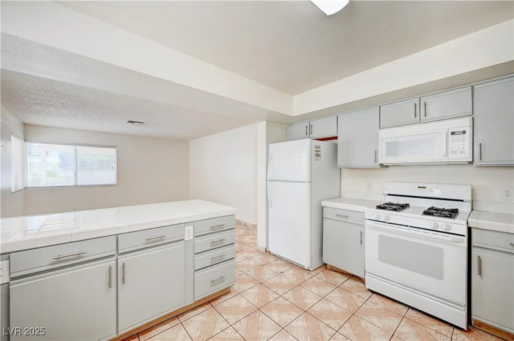 420 Clifton Heights, Las Vegas, NV 89145
