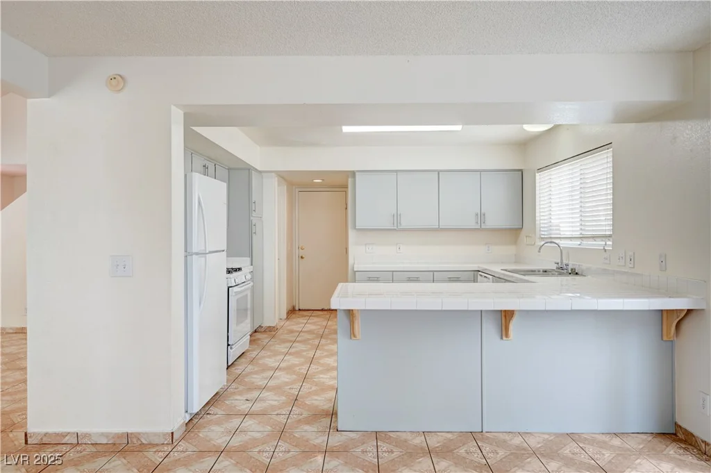 420 Clifton Heights, Las Vegas, NV 89145