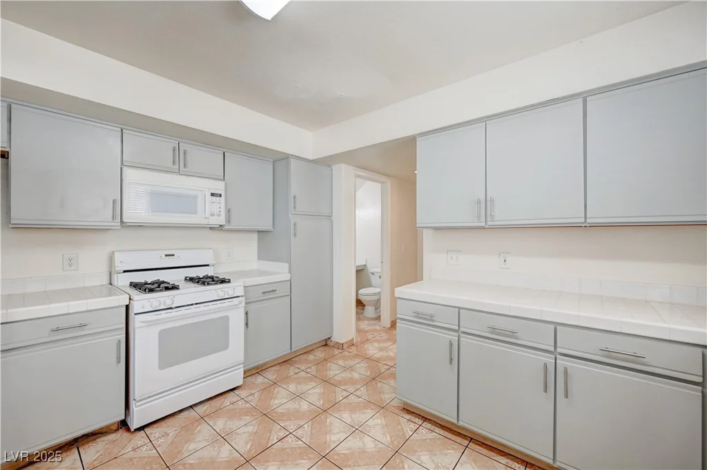 420 Clifton Heights, Las Vegas, NV 89145