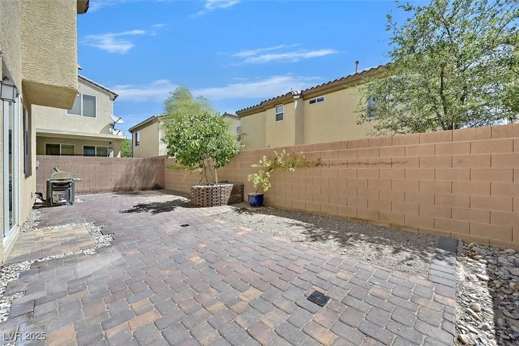 7558 Crooked Branch, Las Vegas, NV 89143