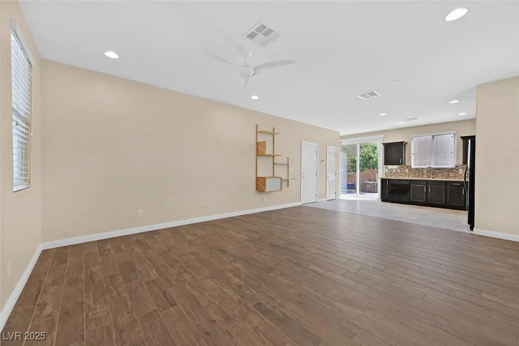 7558 Crooked Branch, Las Vegas, NV 89143