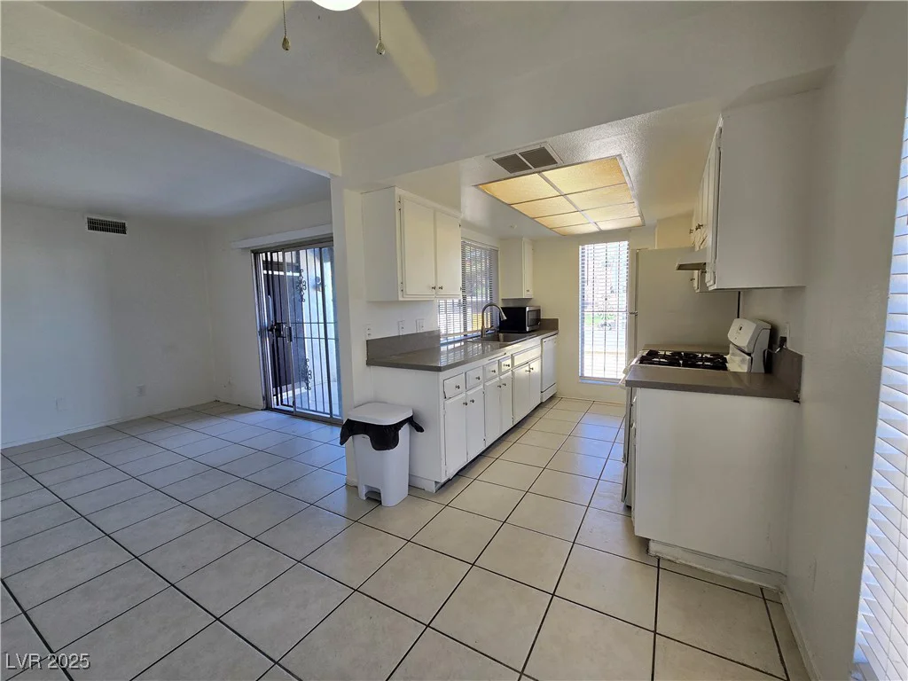 1405 Vegas Valley, Las Vegas, NV 89169