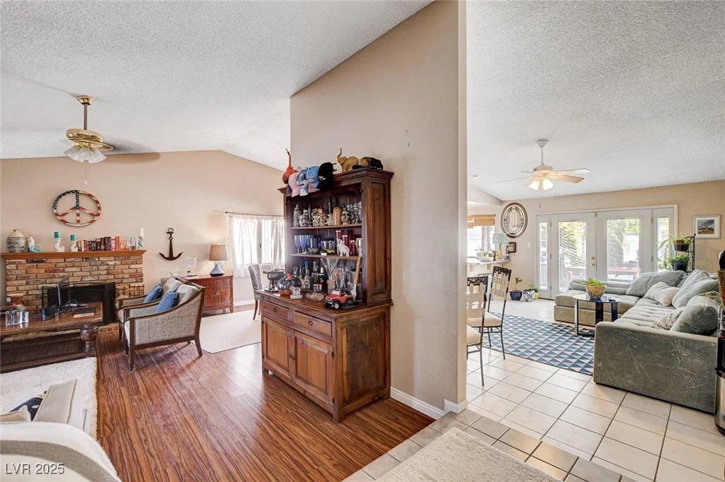 1909 Oakleaf, Las Vegas, NV 89146